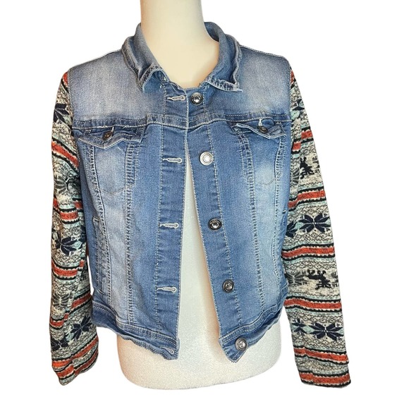 Wallflower Jackets & Blazers - Wallflower denim Jean Jacket size L holiday snowflakes